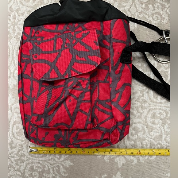 Very Cute Gray Red Black Insulated Tote Bag - Picture 4 of 6